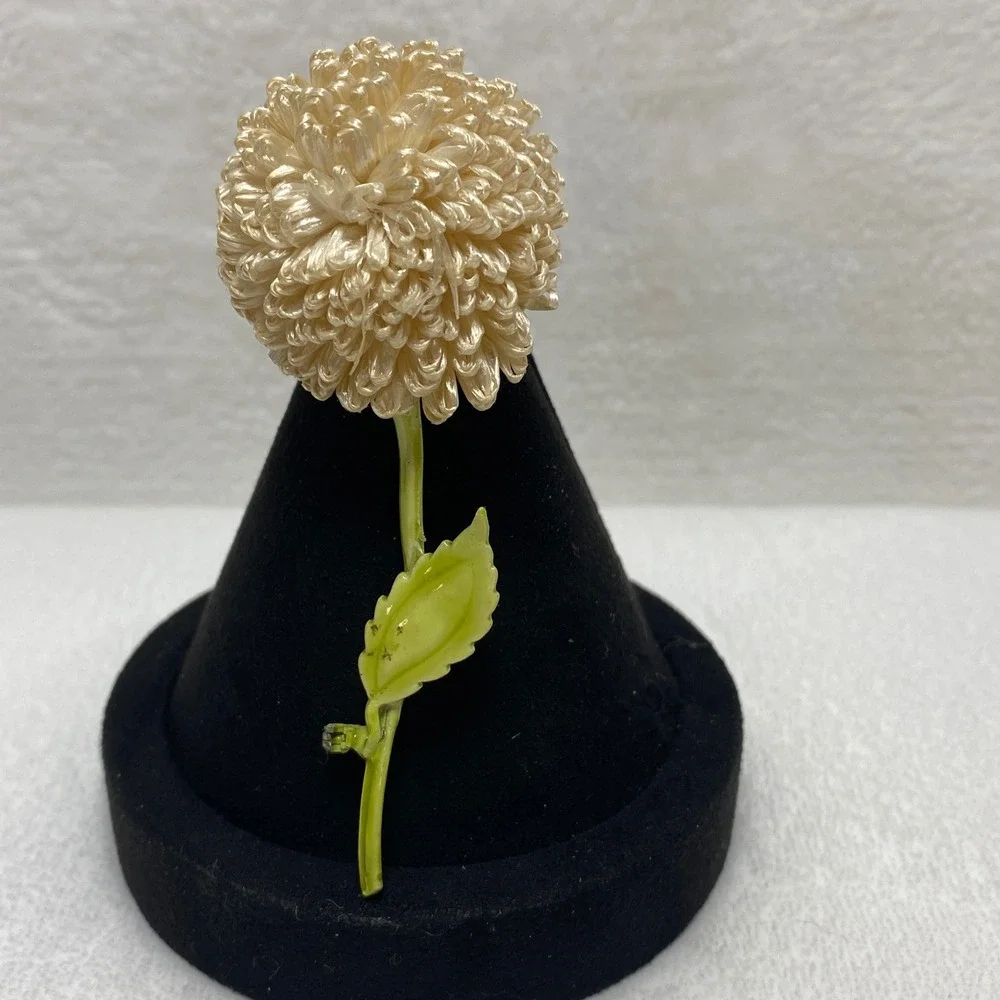 Vintage Chrysanthemum Flower Brooch Pin Enamel Green Leaf‎ Stem